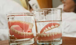 Photo: désinfection des prothèses dentaires