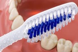 Φωτογραφία: Καθαρισμός με οδοντόβουρτσα