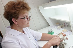 Foto: Herstellung einer provisorischen Prothese in einem Labor