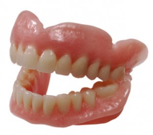 Foto: dentadura extraïble a la mandíbula superior i inferior
