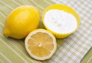 Foto: Teeth Whitening with Soda and Lemon